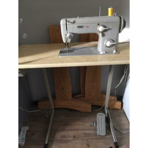 Naaimachine Pfaff incl tafel