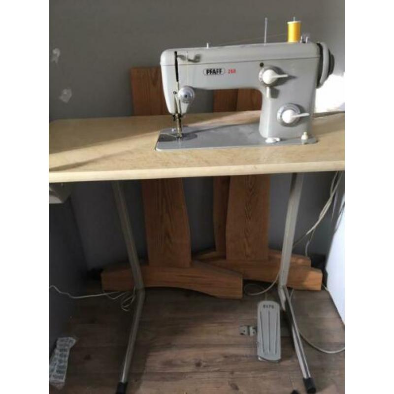 Naaimachine Pfaff incl tafel