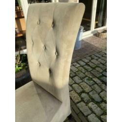 4 stoelen gestoffeerd olijf groen / zwarte pootjes.