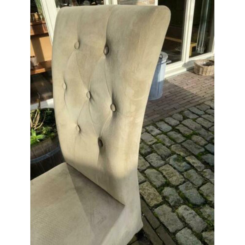 4 stoelen gestoffeerd olijf groen / zwarte pootjes.