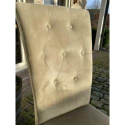 4 stoelen gestoffeerd olijf groen / zwarte pootjes.