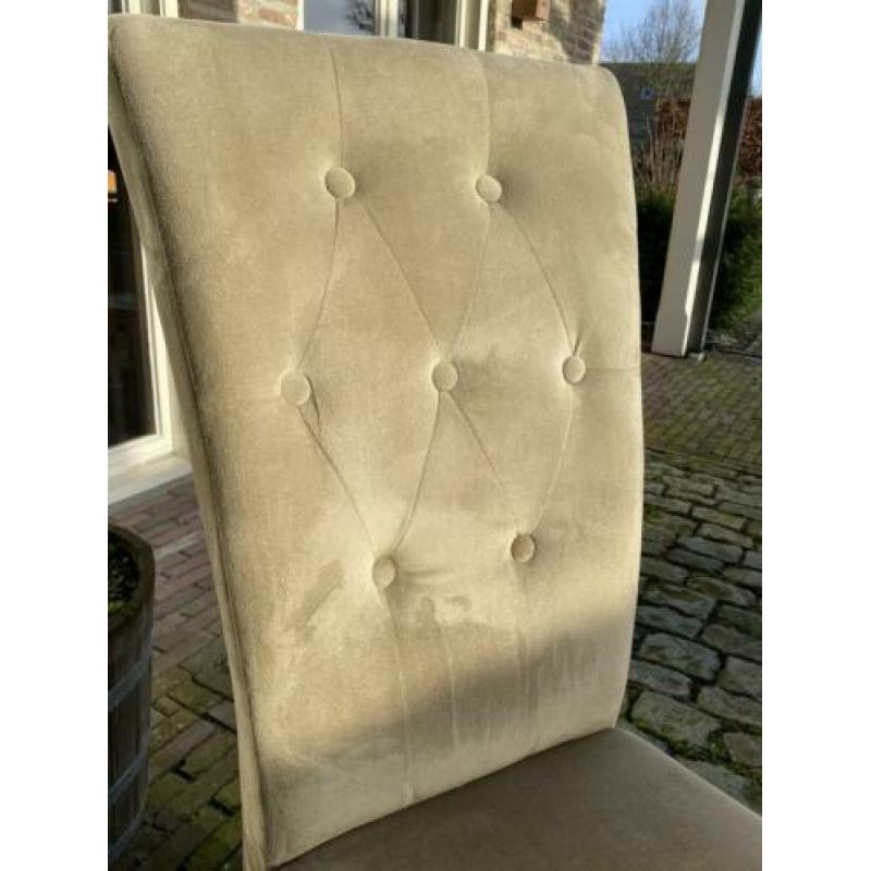 4 stoelen gestoffeerd olijf groen / zwarte pootjes.