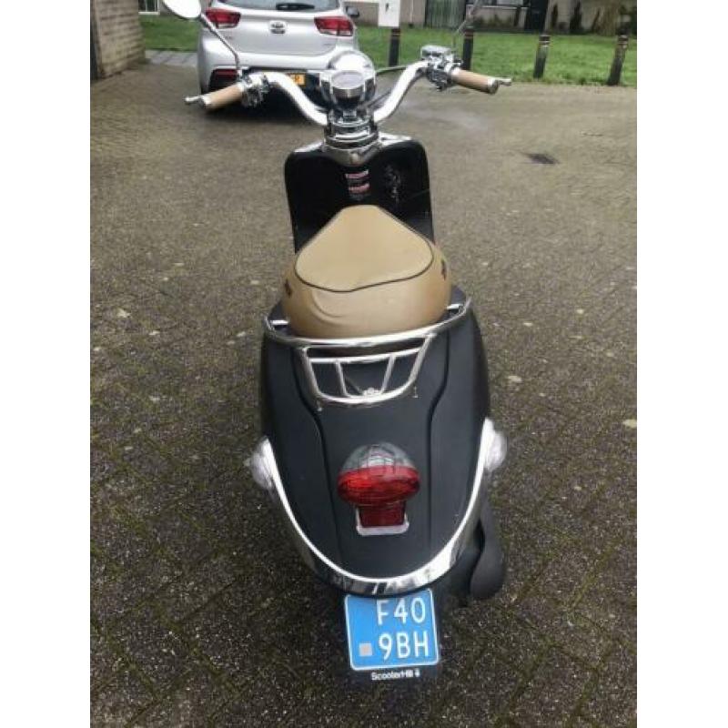 Znen scooter Retro mat zwart