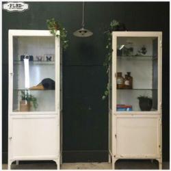 Oude apothekerskast Vitrine Vitrinekast Kast. Prijs is ps