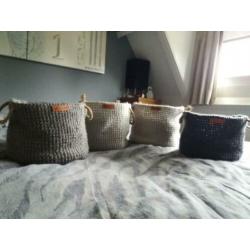 4 x mand gehaakt met touwhengsels pr. per stuk