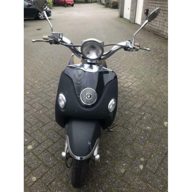 Znen scooter Retro mat zwart
