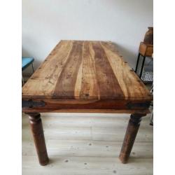 Koloniale Prachtige zware robuuste eettafel.