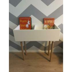 Boekenkastje boekentafeltje van Mano Woods