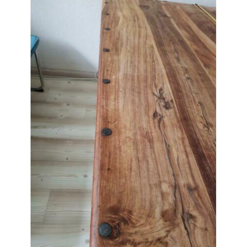 Koloniale Prachtige zware robuuste eettafel.