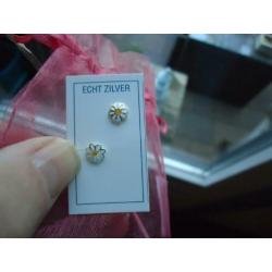 Oorstekers bloem Madelief zilver 925