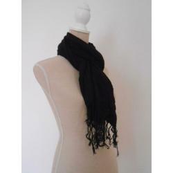 zwarte sjaal met franjes merk Pashmina 85 cm X 70 cm