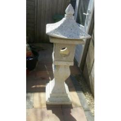 Te koop betonnen vogelhuis
