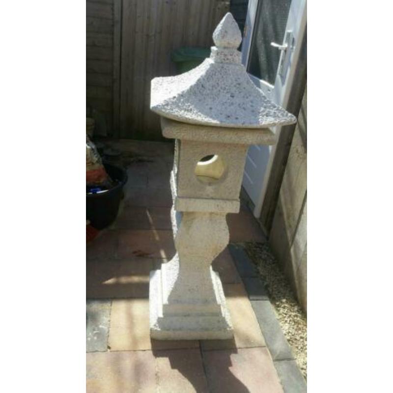 Te koop betonnen vogelhuis