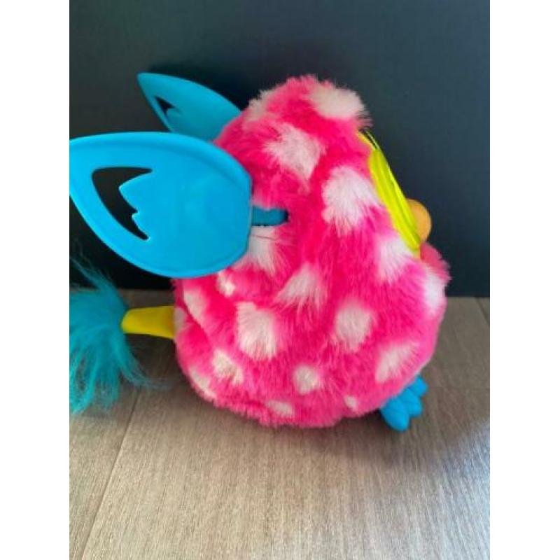 Furby boom! Roze met witte stippen
