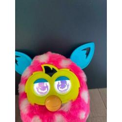 Furby boom! Roze met witte stippen