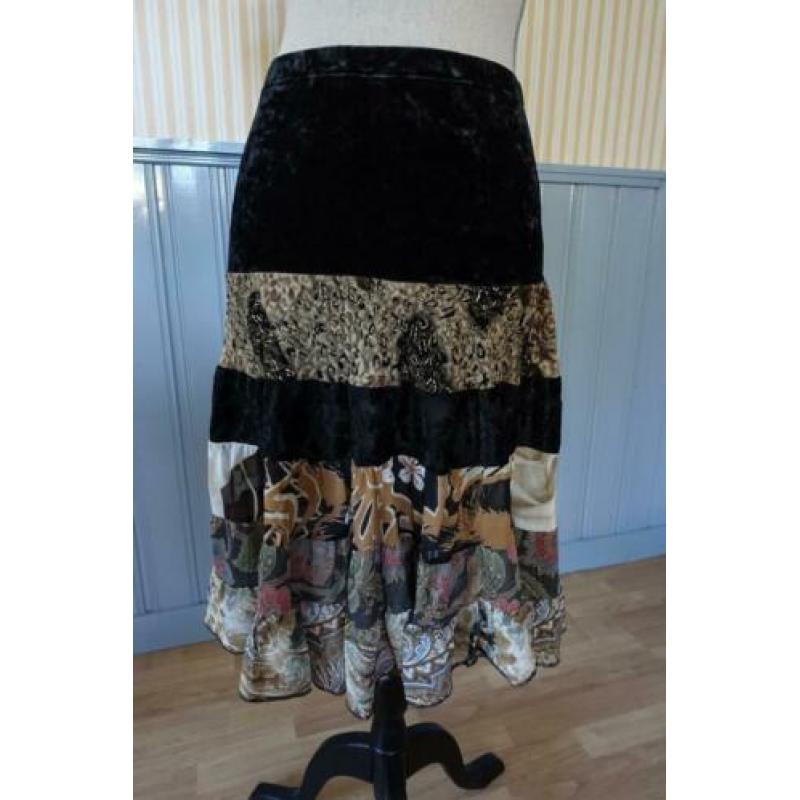 gitzwart hippie gipsy stroken rokje van div stofjes mt xs