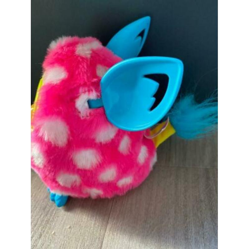 Furby boom! Roze met witte stippen