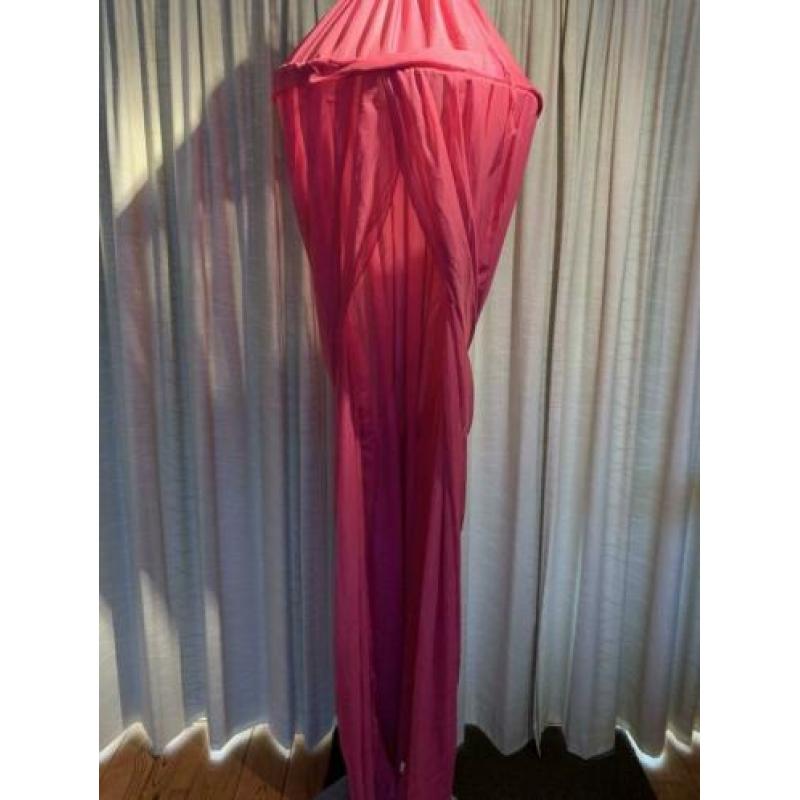Roze klamboe met stevige standaard