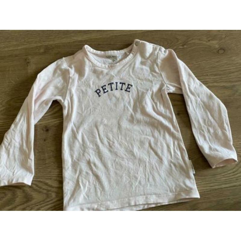 zacht roze shirtje van Noppies met tekst Petite maat 86