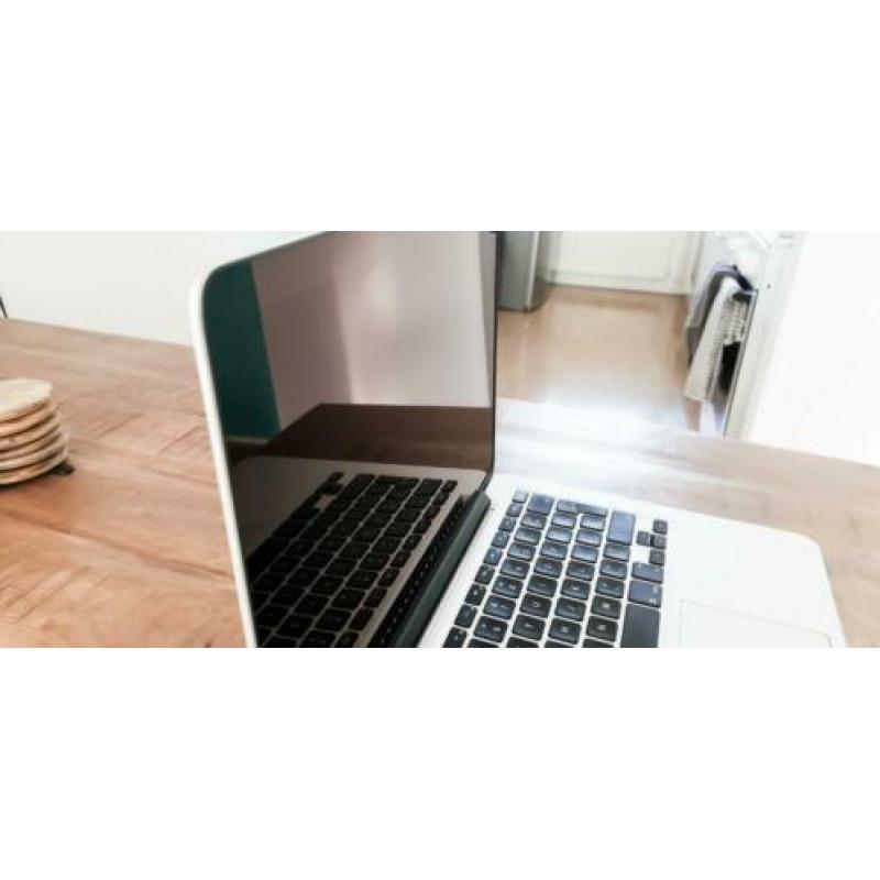 Macbook pro 13'' inch met gloednieuw scherm