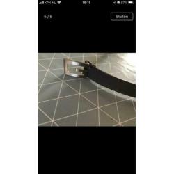 Riem leder NIEUW merk Guess 95 cm lang grijs en kliksluiting