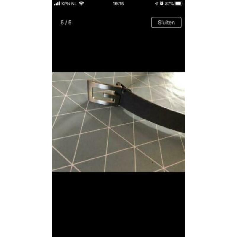 Riem leder NIEUW merk Guess 95 cm lang grijs en kliksluiting