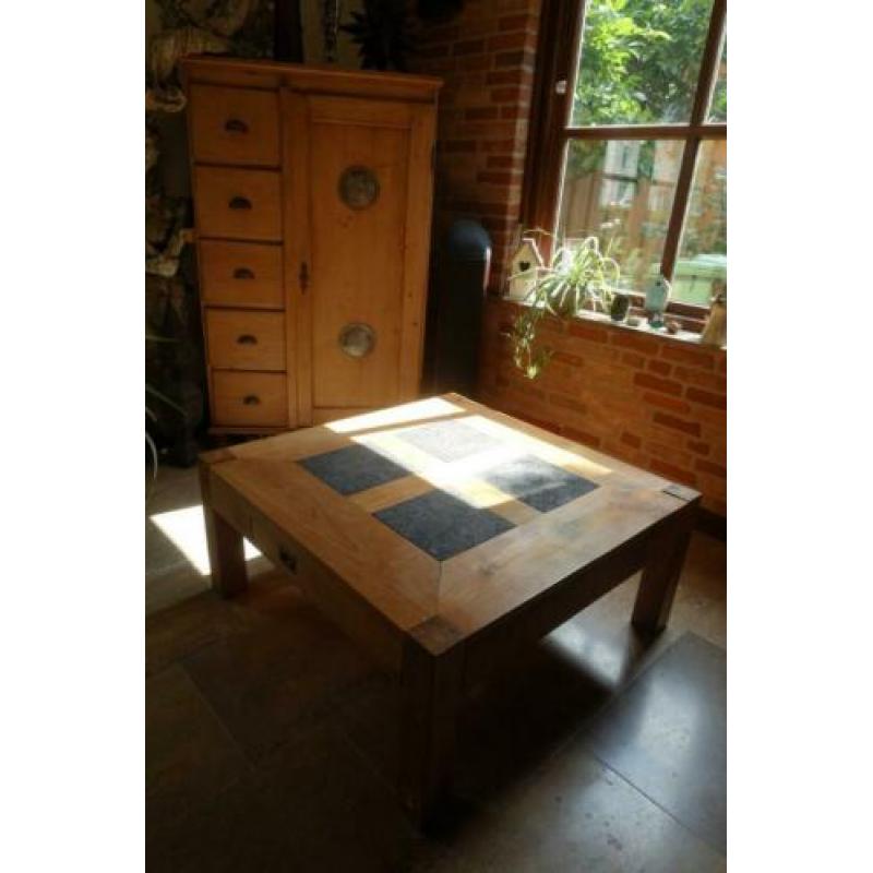 bijzondere teak houten salontafel met lavasteen en lade