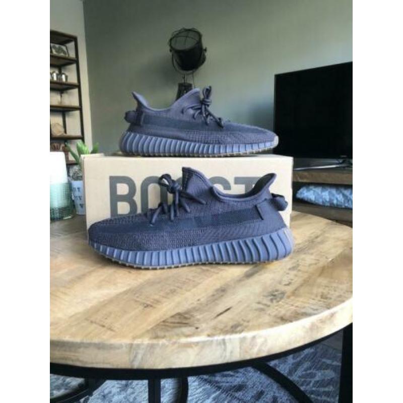 Yeezy Boost 350 V2 cinder maat 46 ( US 11,5 , UK 11 )