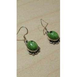 Veel sieraden te koop. Voor weinig geld.