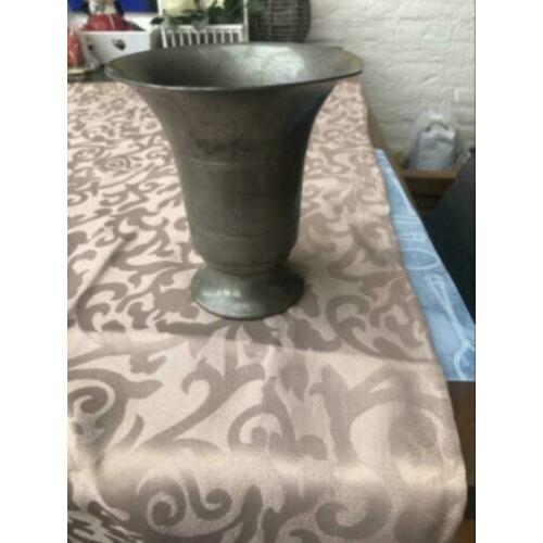 Partij : Brocante : tinnen vaas etc etc etc .Ook los te koop