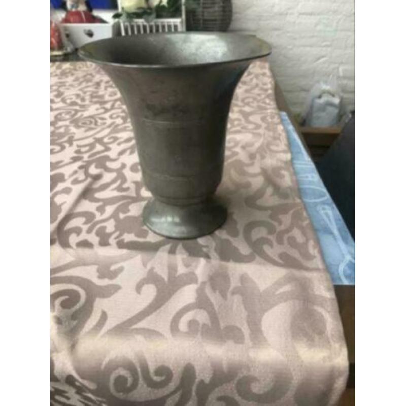 Partij : Brocante : tinnen vaas etc etc etc .Ook los te koop