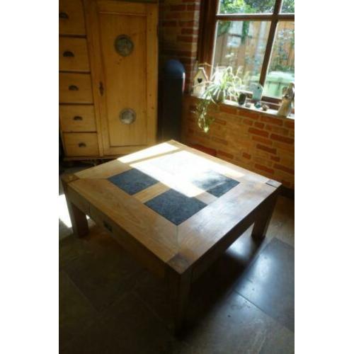 bijzondere teak houten salontafel met lavasteen en lade