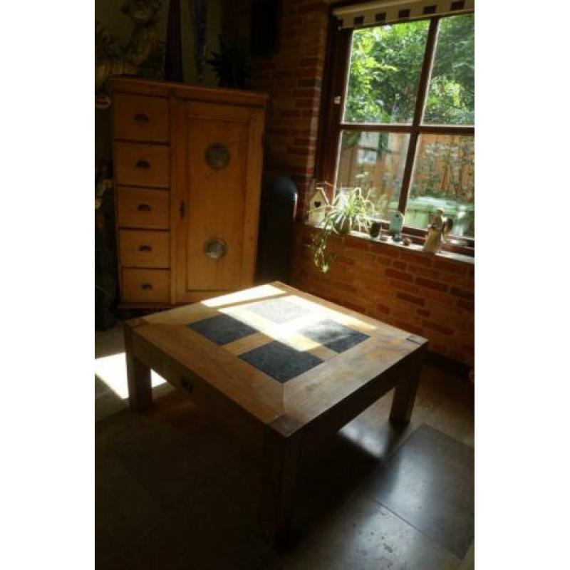 bijzondere teak houten salontafel met lavasteen en lade