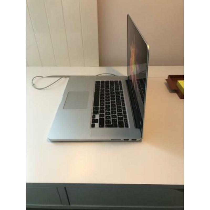 Apple MACBOOK PRO Mid 2015 Retina 15-inch 2.2 GHz
