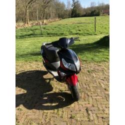 Baotian scooter. 4T. Geel kenteken.