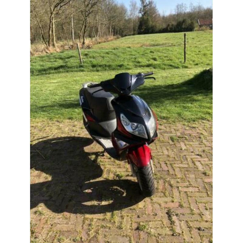 Baotian scooter. 4T. Geel kenteken.