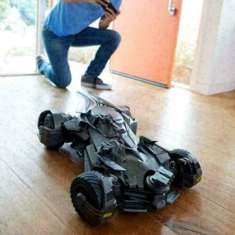 Justice League - Ultimate Remote Control 1:10 Batmobile