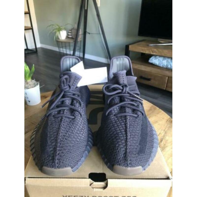Yeezy Boost 350 V2 cinder maat 46 ( US 11,5 , UK 11 )