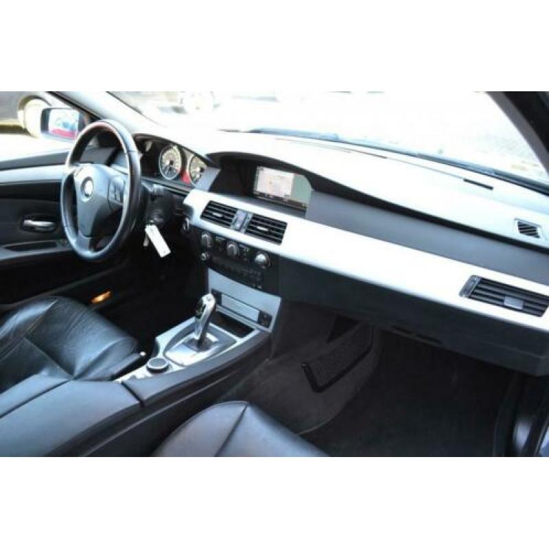 BMW 5 Serie Touring 523i B.Line automaat / NAVI / LEDER / TH