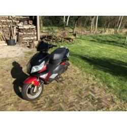Baotian scooter. 4T. Geel kenteken.