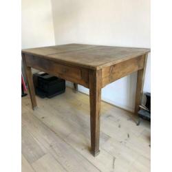 Antieke eiken eettafel (121,5x86x80)
