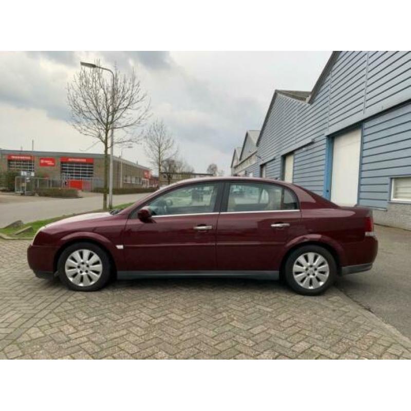 Opel Vectra 2.2-16V Elegance ?NAPAUT,NAVI,AIRCO,TREKHAAK,CRU