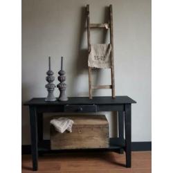 Side table in zwarte krijtverf