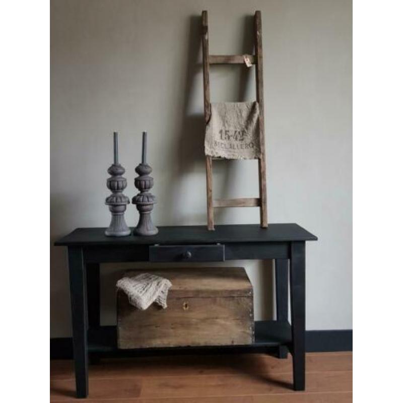Side table in zwarte krijtverf
