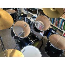 compleet drumstel met bekkens + standaards