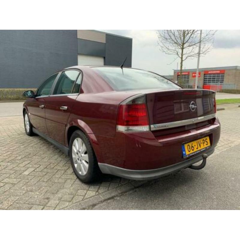 Opel Vectra 2.2-16V Elegance ?NAPAUT,NAVI,AIRCO,TREKHAAK,CRU