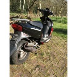 Baotian scooter. 4T. Geel kenteken.