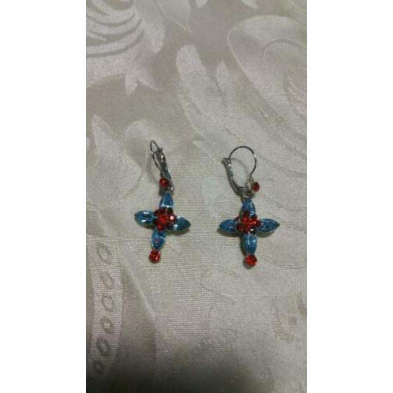 Otazu oorbellen blauw rood met swarovski kristallen