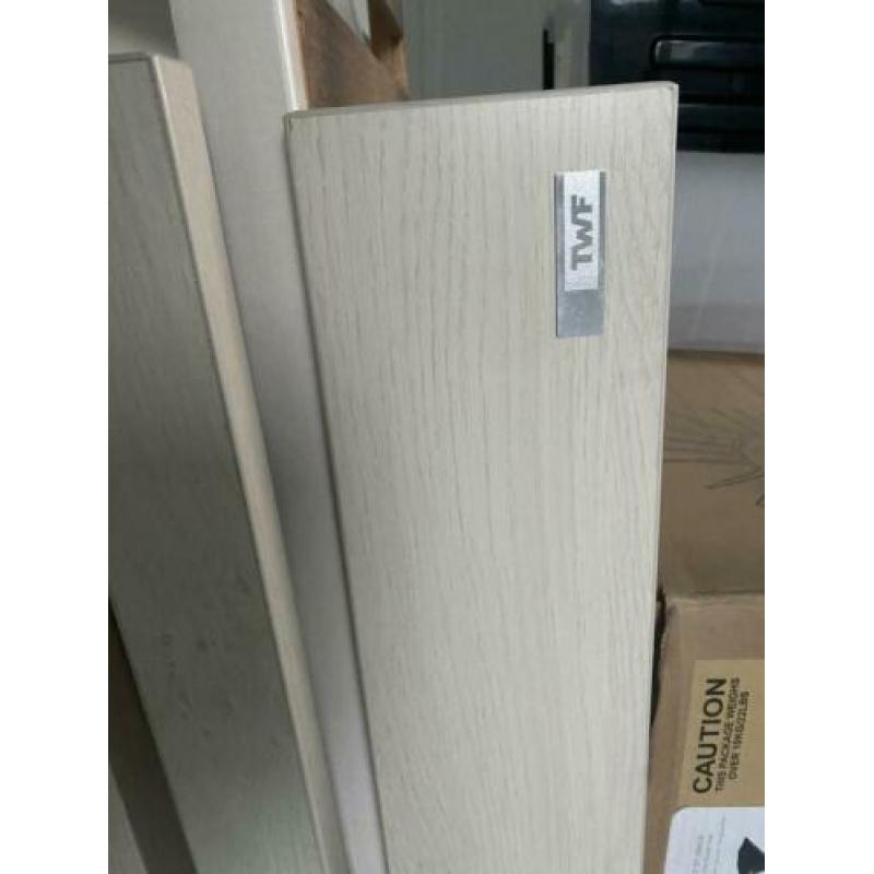 Twf box met lade lichtgrijs/beige in nette staat