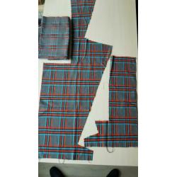 Lapjes stof ruit grijs blauw rood